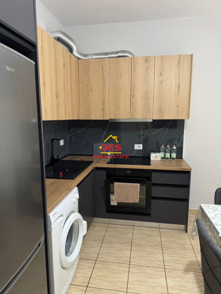 Vlore, jepet me qera apartament 1+1+Ballkon Kati 4, 70 m² 350 € (Rruga Dhimitër Konomi)