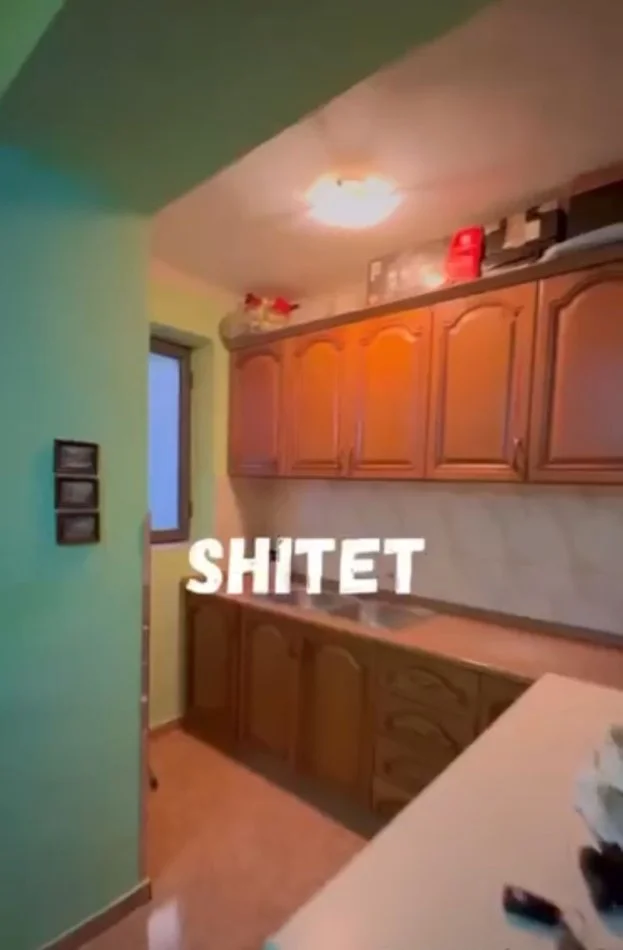 Tirane, jepet me qera apartament 3+1+Ballkon Kati 1, 90 m² 500 € (Kinostudio)