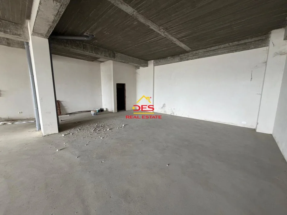 Vlore, jepet me qera ambjent biznesi Kati 0, 170 m² 3.500 € (Lungomare)