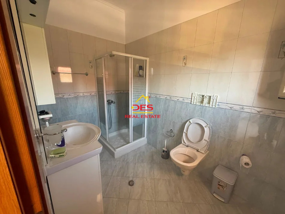Vlore, jepet me qera Vile 3+1+Ballkon Kati 2, 110 m² 330 € (Rruga Sokrat Leka)