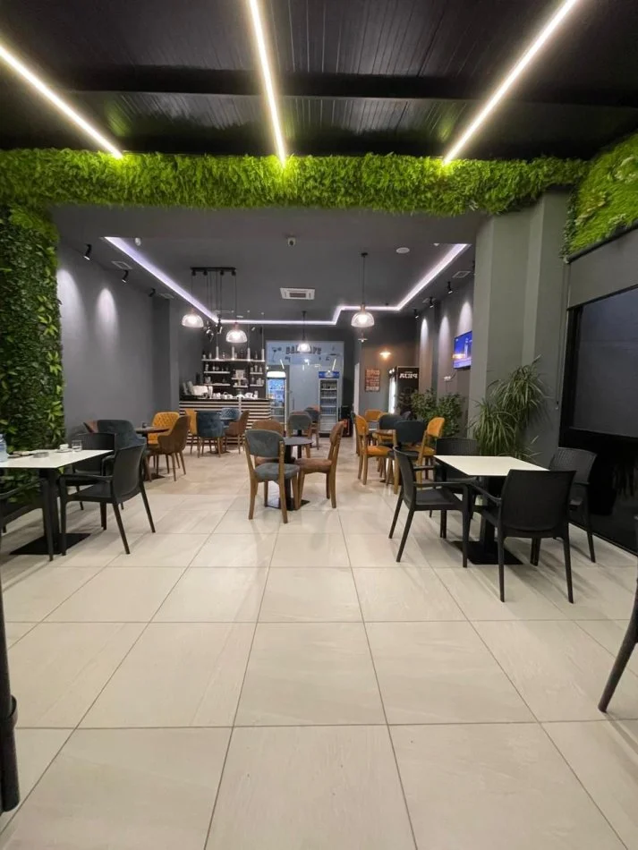 Tirane, jepet me qera lokal Kati 0, 500 € 