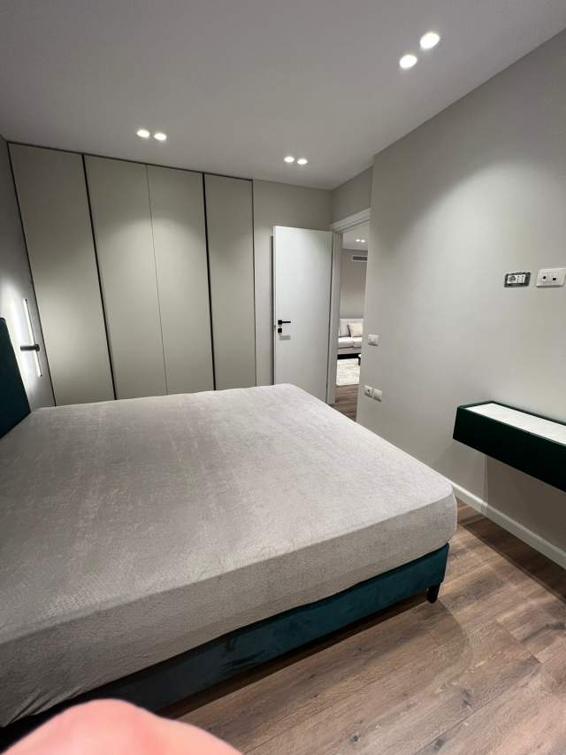 Tirane, jepet me qera 2+1 Kati 7, 84 m² 600 Euro