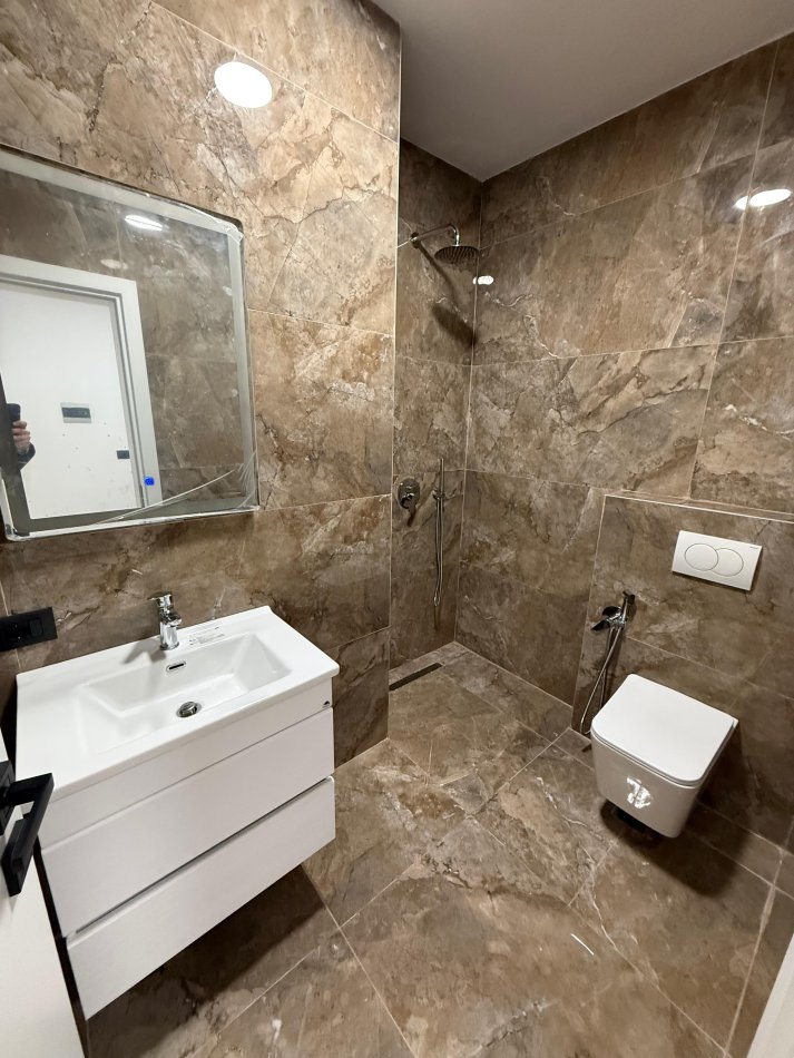 Tirane, jepet me qera apartament 1+1 Kati 1, 67 m² 800 € (Ish Ekspozita)