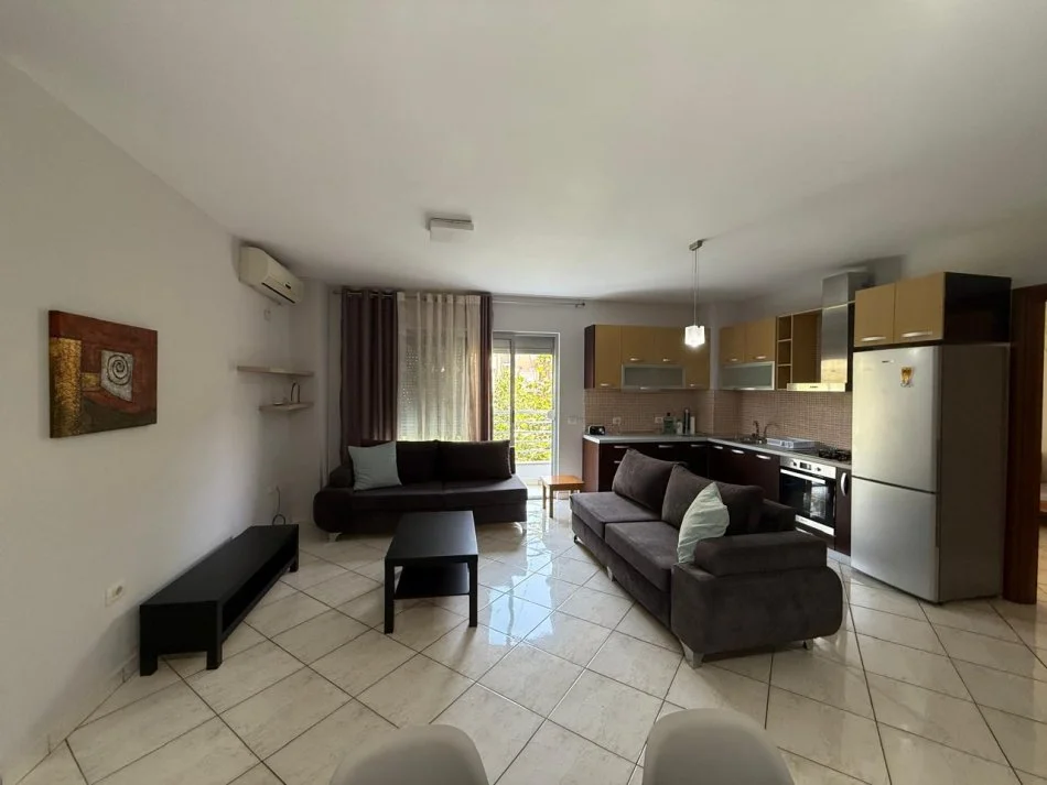 Tirane, jepet me qera apartament 2+1 Kati 3, 95 m² 550 € (rruga hasan alla)