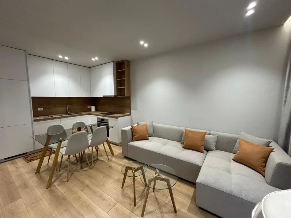Tirane, jepet me qera apartament 2+1 Kati 5, 100 m² 850 € (Don Bosko)