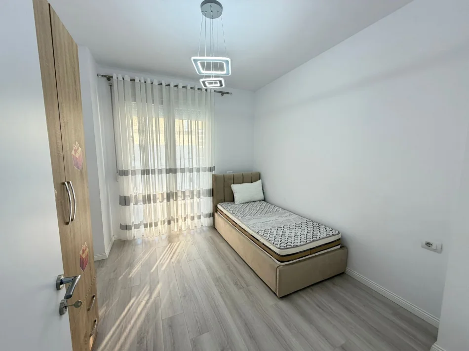 Tirane, jepet me qera apartament 2+1 Kati 7, 95 m² 420 € (Univers City, QTU)