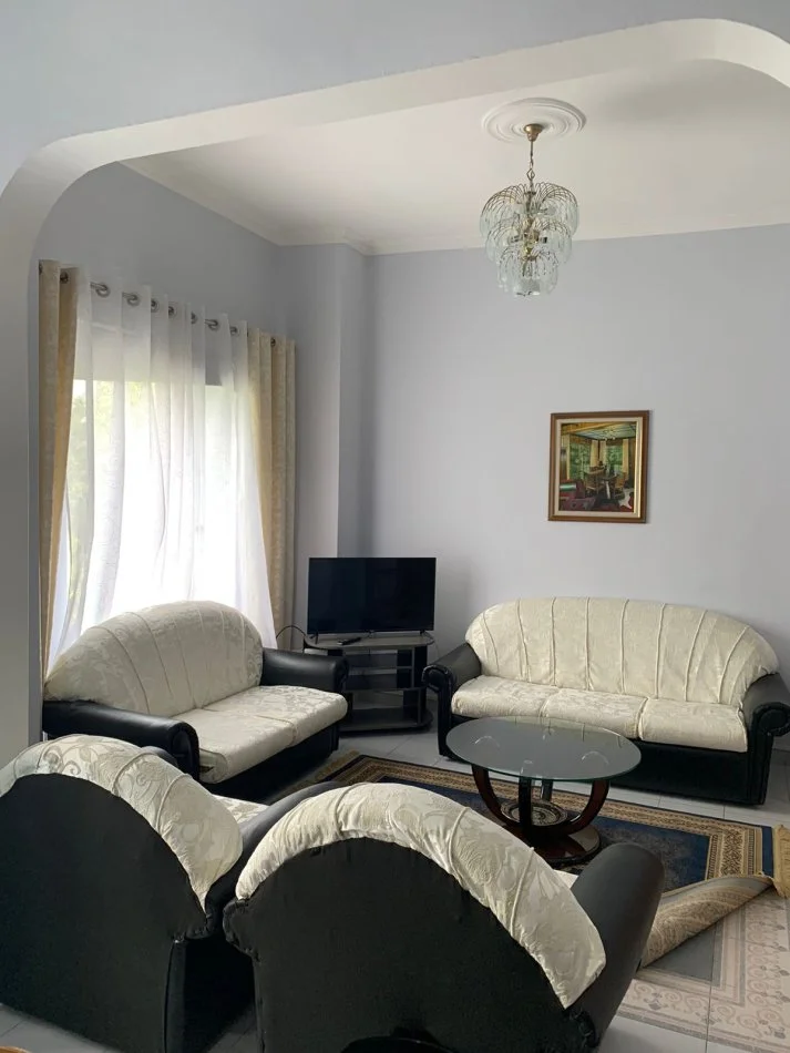 Tirane, jepet me qera apartament 2+1 Kati 3, 80 m² 550 € 