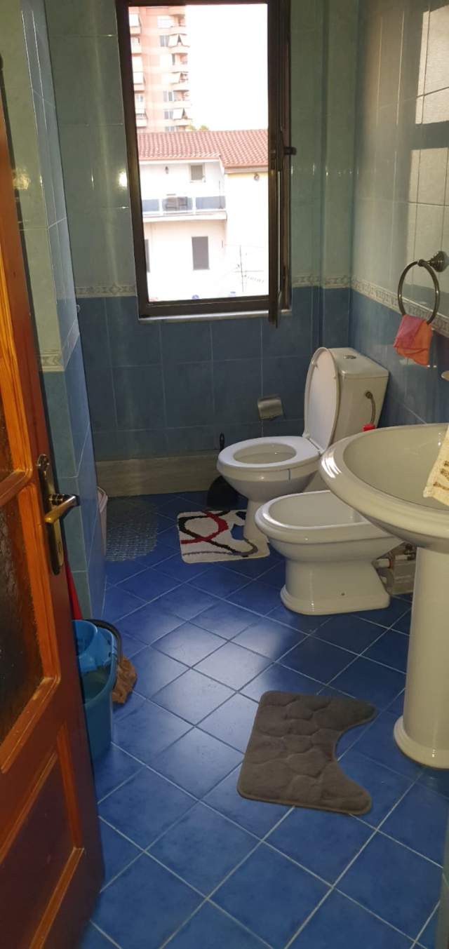 Tirane, jepet me qera apartament 1+1 Kati 5, 50 m² 400 Euro (rruga Sami Frasheri)