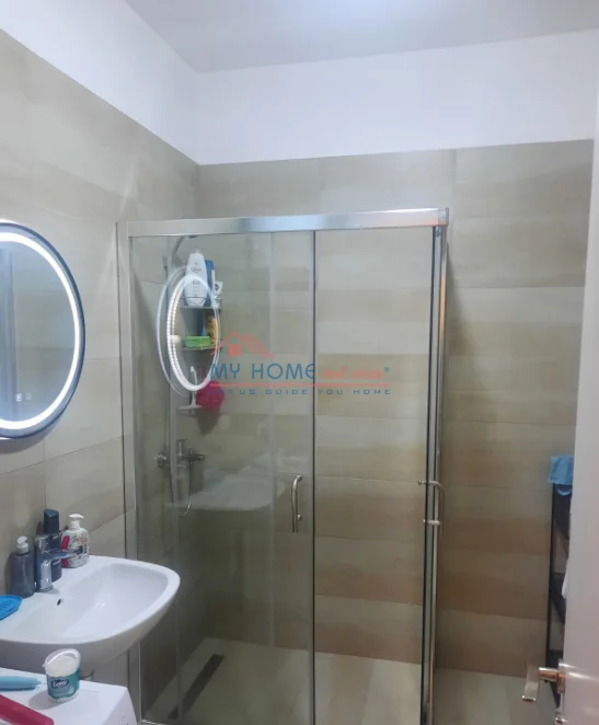 Tirane, jepet me qera apartament 2+1+Ballkon Kati 3, 127 m² 750 € (Rruga e Dibres)