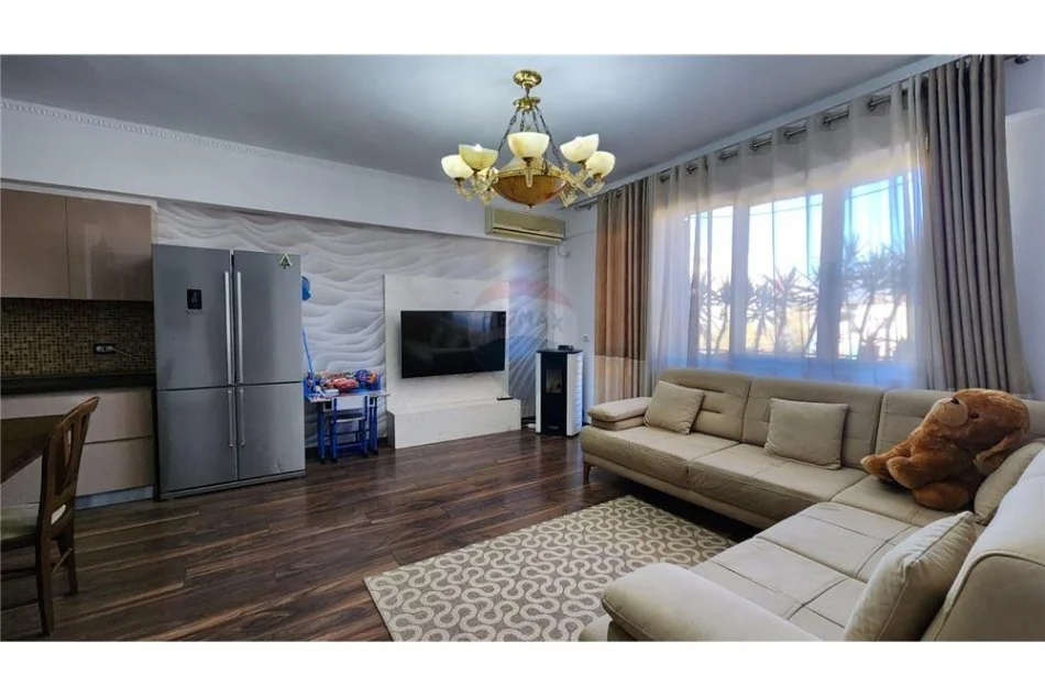 Tirane, jepet me qera apartament 1+1 , 60 m² 600 € (Rruga Muhamet Gjollesha)