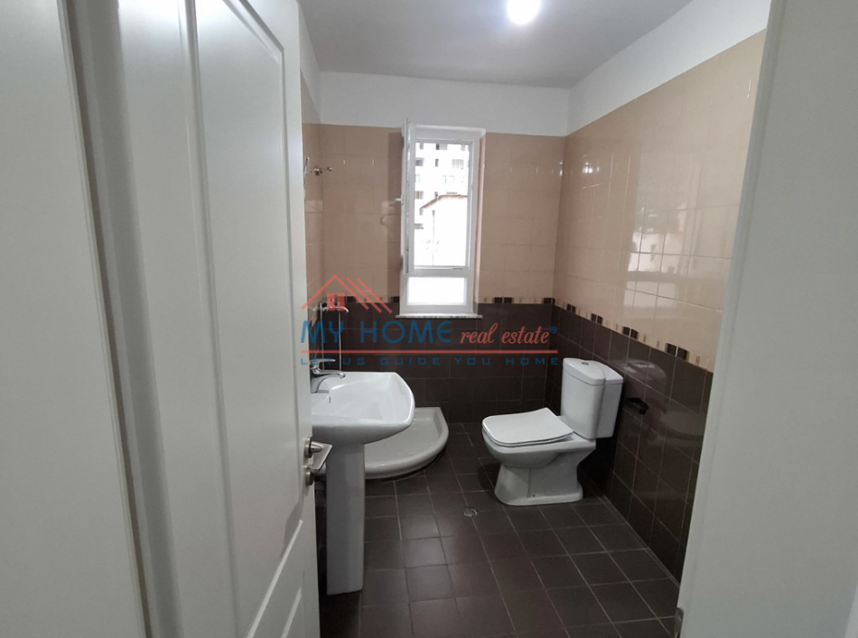 Tirane, shitet apartament 1+1+Ballkon Kati 5, 64 m² 127.000 € (Rruga Ylbere Bylykbashi)