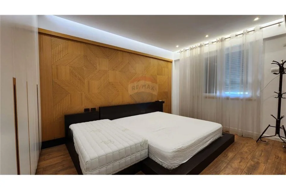 Tirane, jepet me qera apartament 1+1 , 60 m² 600 € (Rruga Muhamet Gjollesha)