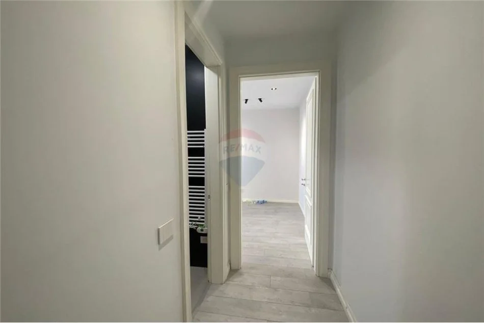 Tirane, jepet me qera zyre Kati 2, 115 m² 950 € (Rruga Sali Butka)