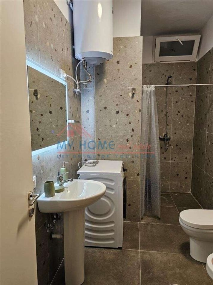 Tirane, jepet me qera apartament 2+1+Ballkon Kati 6, 100 m² 700 € (5 Maji)