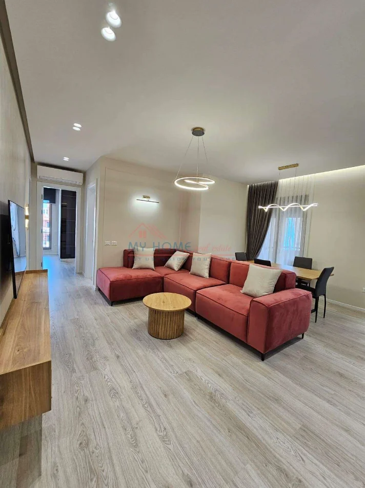 Tirane, jepet me qera apartament 2+1+Ballkon Kati 8, 113 m² 1.400 € (Kompleksi Delijorgji)