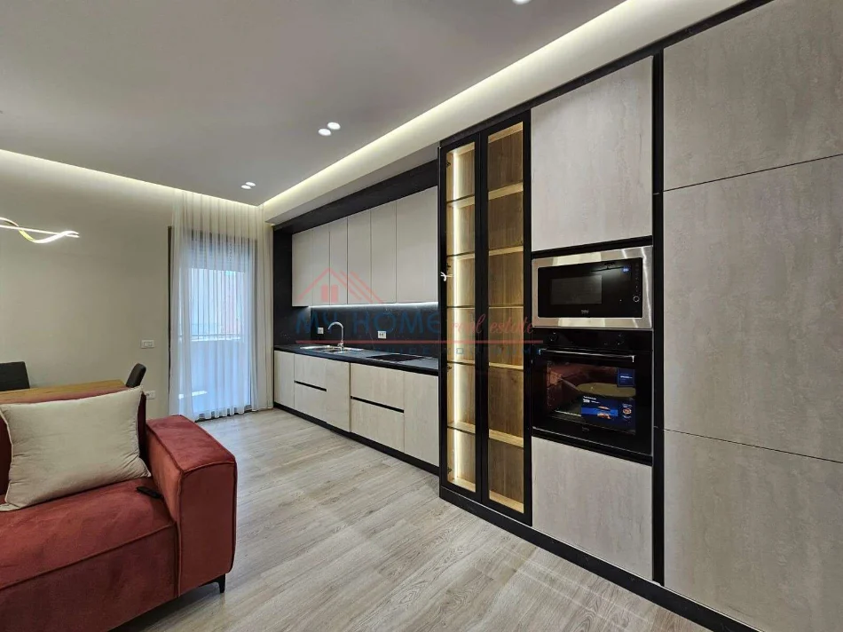 Tirane, jepet me qera apartament 2+1+Ballkon Kati 8, 113 m² 1.400 € (Kompleksi Delijorgji)