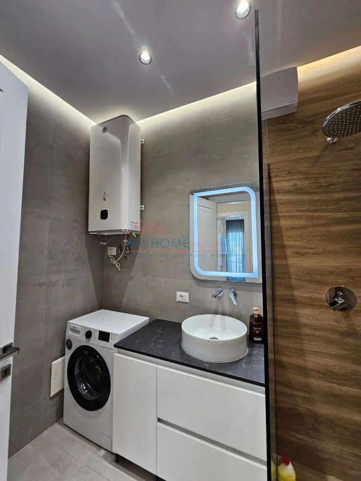 Tirane, jepet me qera apartament 2+1+Ballkon Kati 8, 113 m² 1.400 € (Kompleksi Delijorgji)