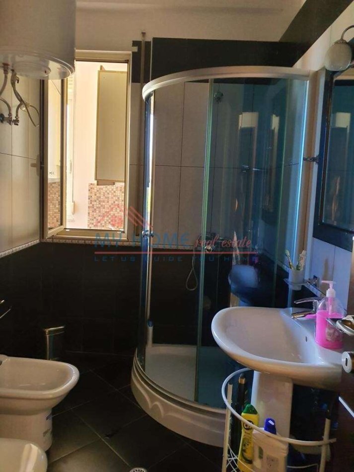 Tirane, jepet me qera apartament 2+1+Ballkon Kati 4, 100 m² 650 € (Bulevardi Gjergj Fishta)