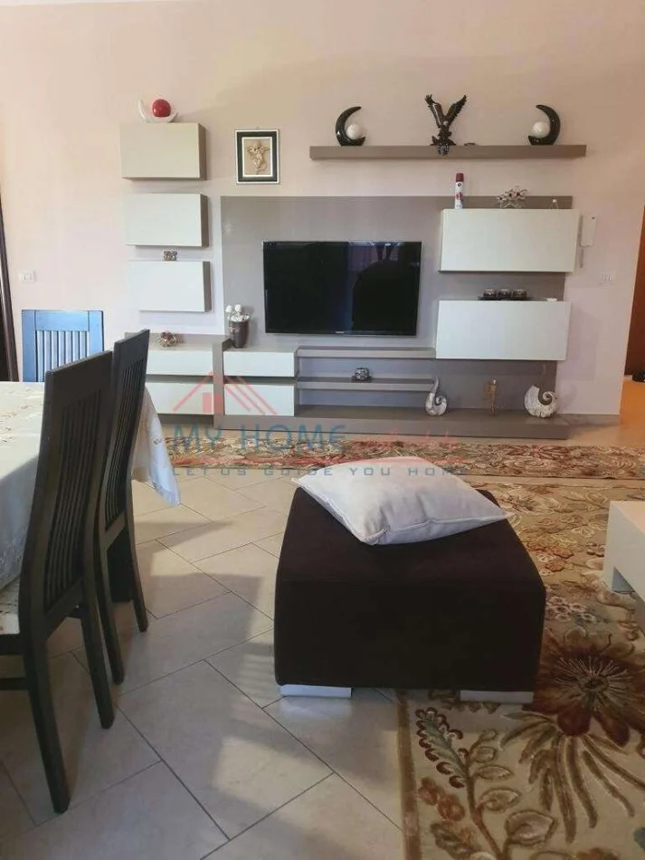 Tirane, jepet me qera apartament 2+1+Ballkon Kati 4, 100 m² 650 € (Bulevardi Gjergj Fishta)