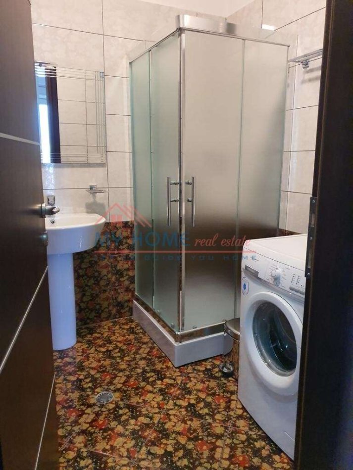 Tirane, jepet me qera apartament 2+1+Ballkon Kati 4, 100 m² 650 € (Bulevardi Gjergj Fishta)