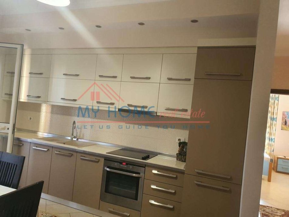 Tirane, jepet me qera apartament 2+1+Ballkon Kati 4, 100 m² 650 € (Bulevardi Gjergj Fishta)