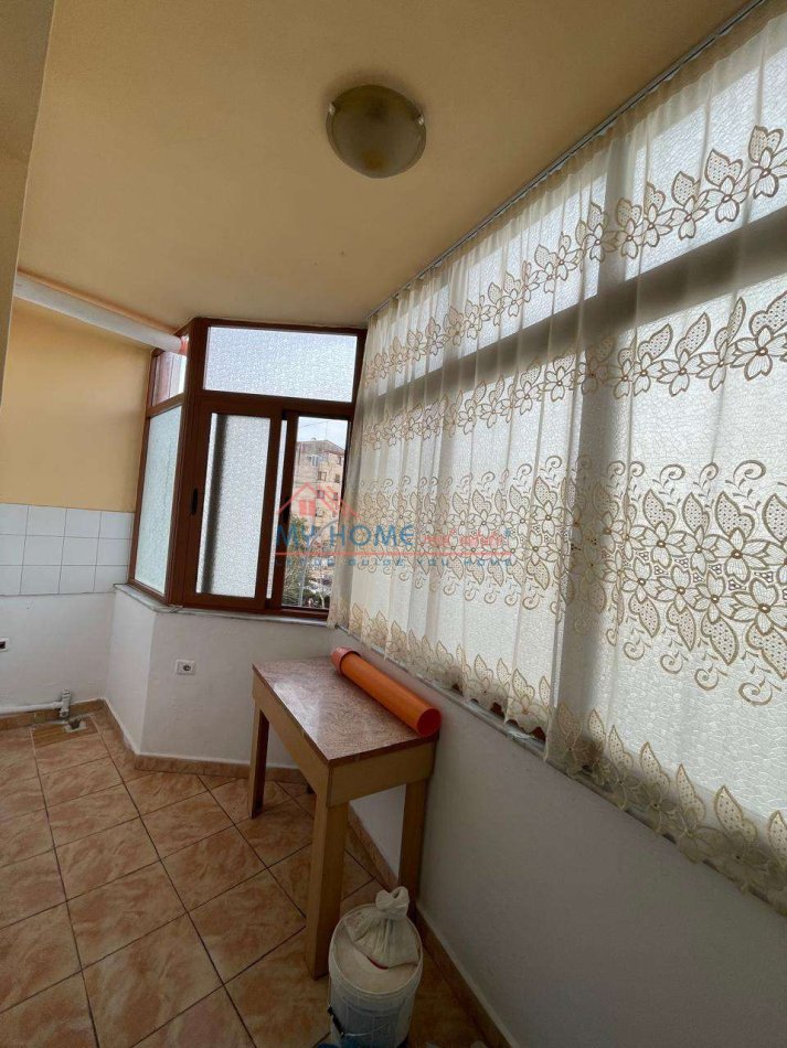 Tirane, jepet me qera apartament 2+1+Ballkon Kati 2, 65 m² 600 € (Don Bosko)