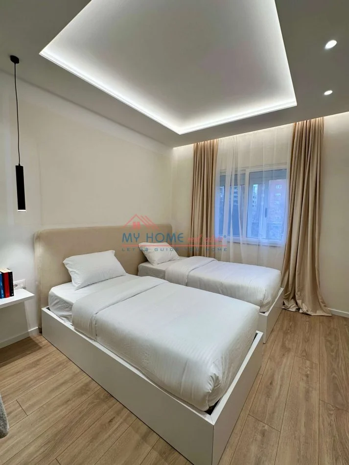 Tirane, jepet me qera apartament 2+1+Ballkon Kati 2, 75 m² 700 € (Bulevardi Bajram Curri)
