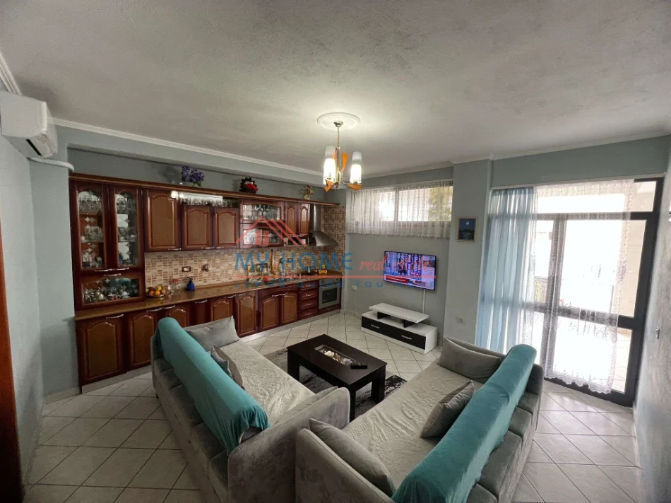 Tirane, jepet me qera apartament 2+1+Ballkon Kati 1, 135 m² 350 € (Rruga Ali Shefqeti)