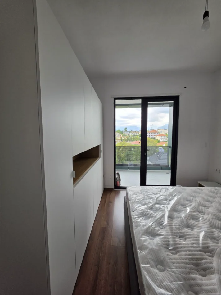 Tirane, jepet me qera apartament 2+1+Aneks+Ballkon Kati 6, 85 m² 500 € (paskuqan)
