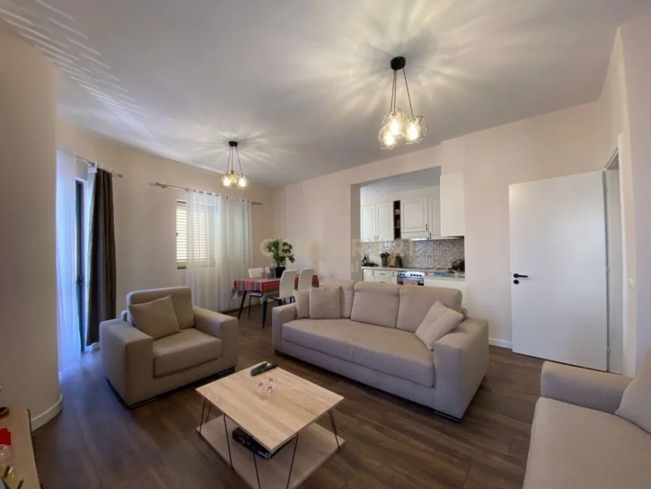 Tirane, shes apartament 2+1+Ballkon, Kati 4, 115 m² 138,000 € (astir)