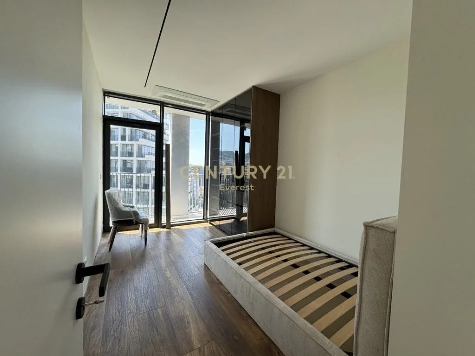 Tirane, jepet me qera apartament Kati 7, 130 m² 2.200 € (liqeni ithate)