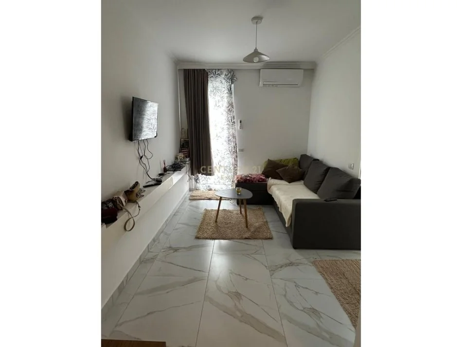 Tirane, jepet me qera apartament 1+1 Kati 3, 52 m² 650 € (Sheshi Willson)