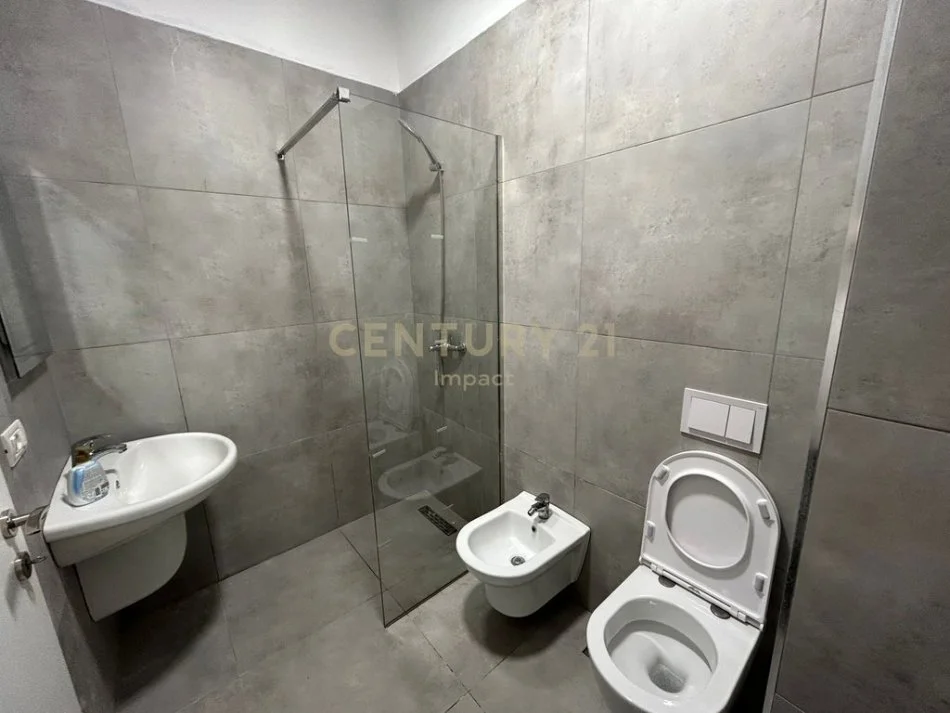 Tirane, jepet me qera apartament 2+1 Kati 3, 78 m² 650 € (5 Maji)