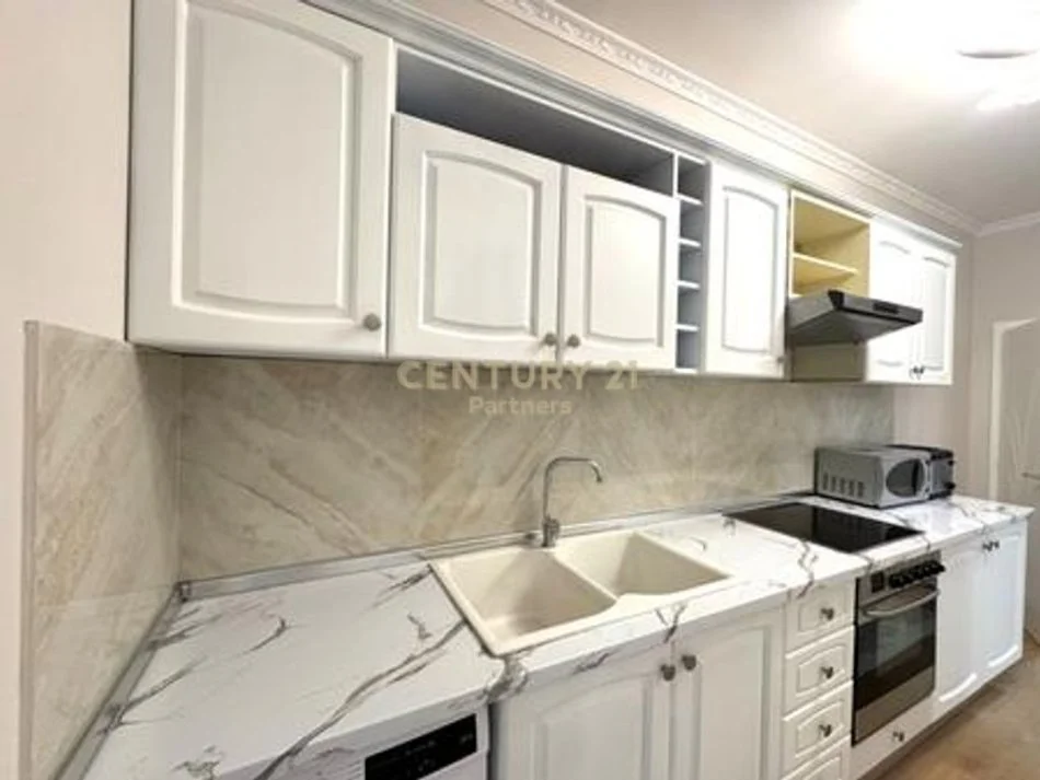 Tirane, shes apartament 2+1 Kati 2, 90 m² 160.000 € (rruga e dibres)