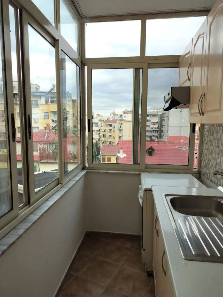 Tirane, shitet apartament Kati 3, 53 m² 75.000 € (FRESKU)