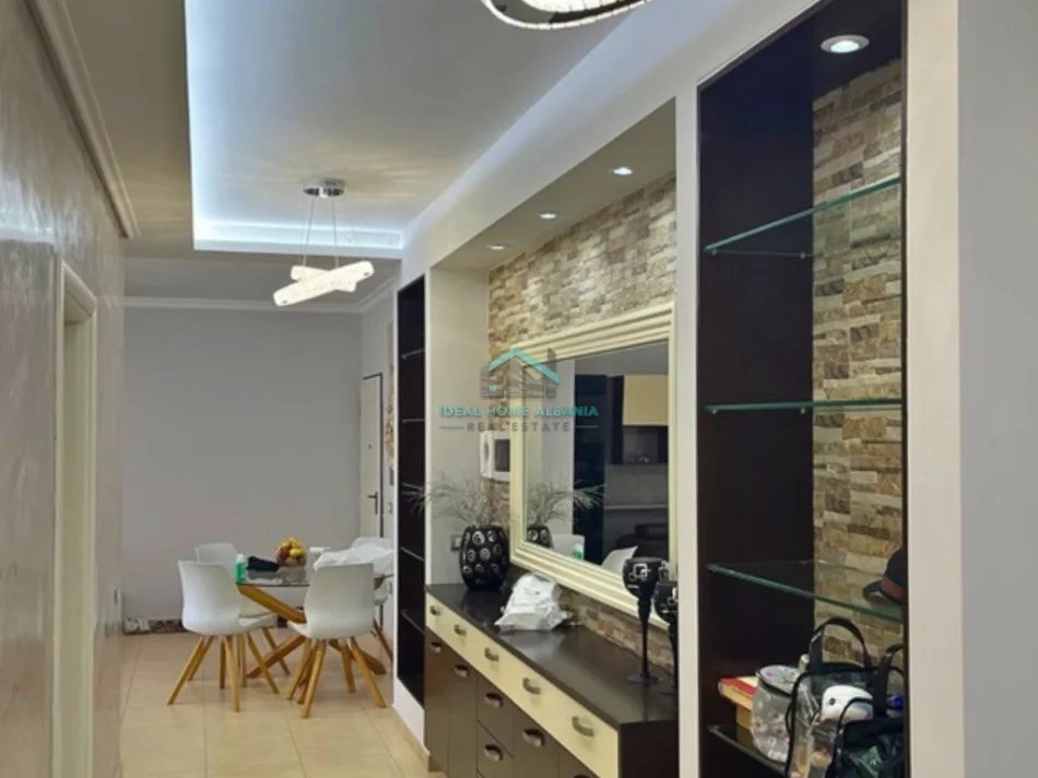 Vlore, jepet me qera apartament 2+1+Ballkon , 100 m² 600 € (Lungomare, vlore)