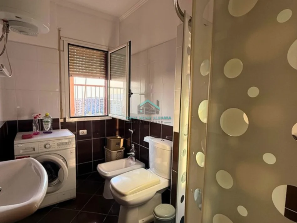 Vlore, jepet me qera apartament 2+1+Ballkon Kati 11, 120 m² 450 € (vlore)