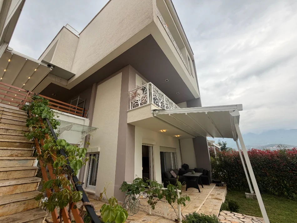 Tirane, jepet me qera Vile 3 Katshe , 221 m² 3.000 € (Liqeni Farkes)