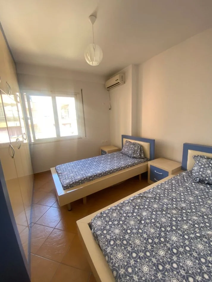 Tirane, jepet me qera apartament 2+1+Ballkon Kati 2, 80 m² 600 € (Fillim i Rruges Peti Kopshti Zoologjik)