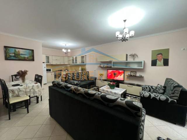 Tirane, shitet apartament Kati 5, 108.000 Euro
