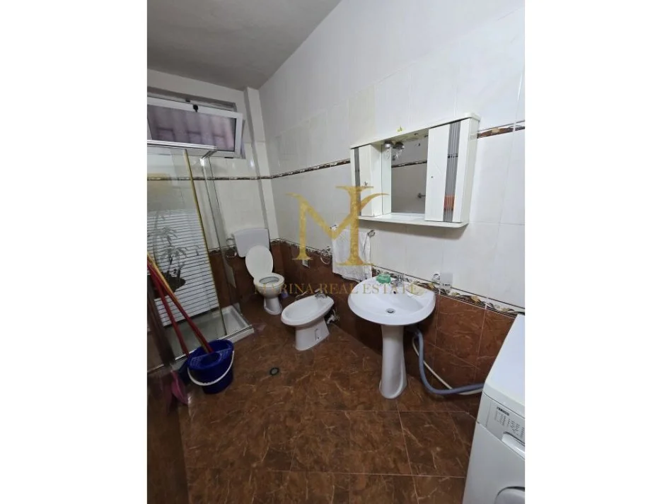 Durres, jepet me qera apartament 1+1+Ballkon Kati 5, 65 m² 250 € (plazh iliria,durres)