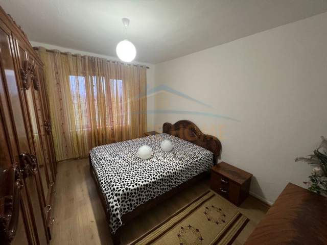 Korce, jepet me qera apartament 2+1+BLK Kati 4, 108 m² 160 Euro (Blloku I Ri I Sportit, Korçë)