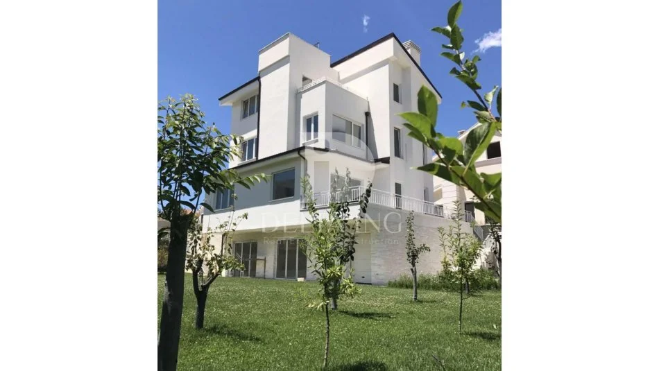 Tirane, jepet me qera Vile 2 Katshe Kati 2, 430 m² 3.000 € (Kompleksi Akacia 2)