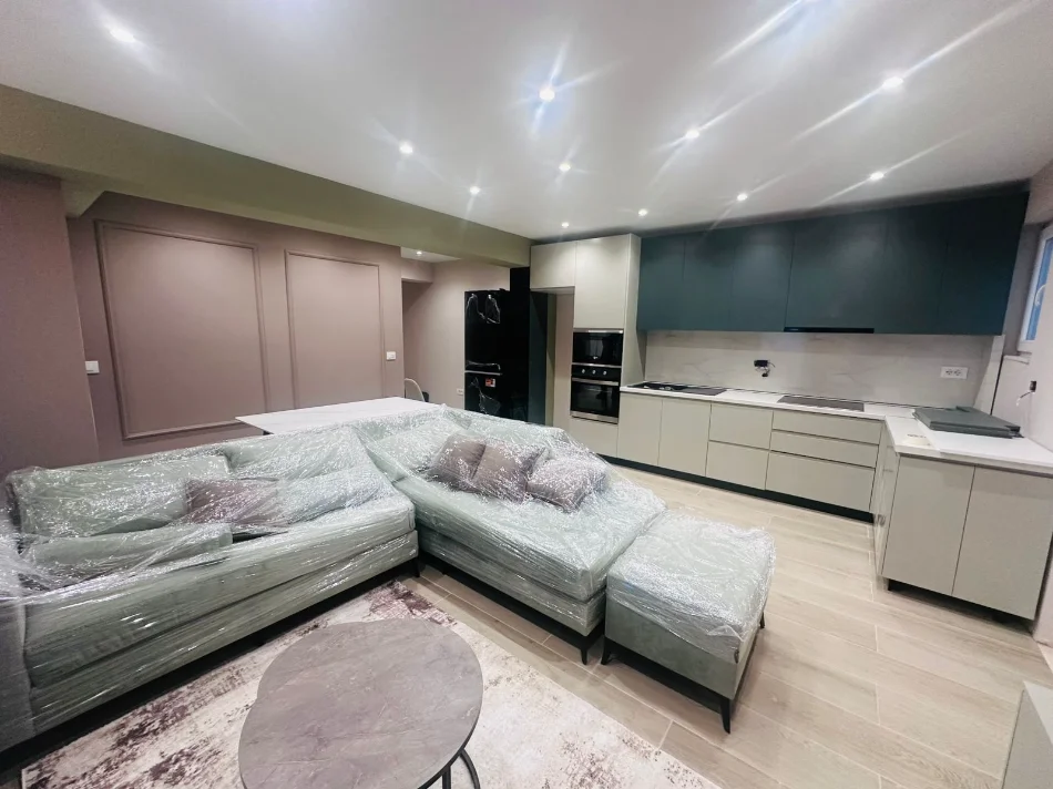 Tirane, jepet me qera apartament 1+1+Ballkon Kati 1, 70 m² 450 € 