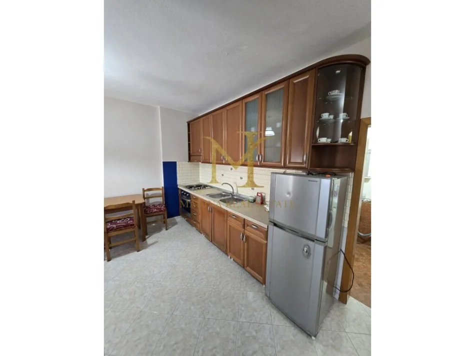 Durres, jepet me qera apartament 1+1+Ballkon Kati 5, 65 m² 250 € (plazh iliria,durres)