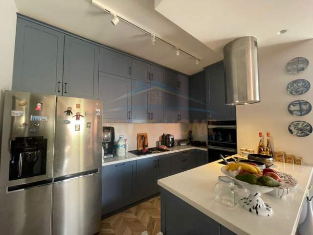 Tirane, shitet apartament Kati 8, 249 m² 310.000 Euro (Kompleksi Golden Park)