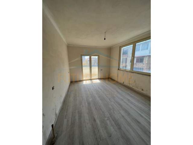 Tirane, shitet apartament 3+1 Kati 4, 93 m² 125.000 Euro (shkolla e  baletit)