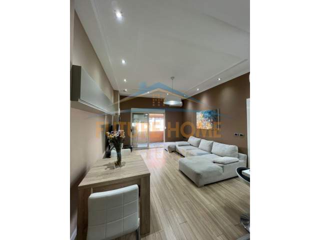 Tirane, shitet apartament 2+1 Kati 2, 122 m² 133.000 Euro