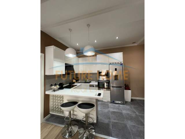 Tirane, shitet apartament Kati 2, 122 m² 133.000 Euro