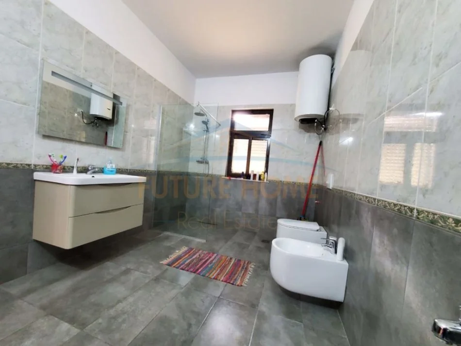 Tirane, shitet Vile 2 Katshe Kati 2, 396 m² 260.000 € (Kombinat pranë pallateve Cabej, Tiranë)